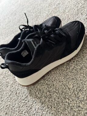 Merrell Black Walking Sneakers with White Midsole